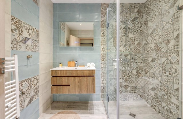 Bright and Newly Refurbished Apartment near Center
