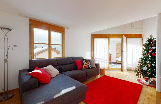 Bright and quiet 3½-roomed apartment on the top floor, 97m2, facing southwest.