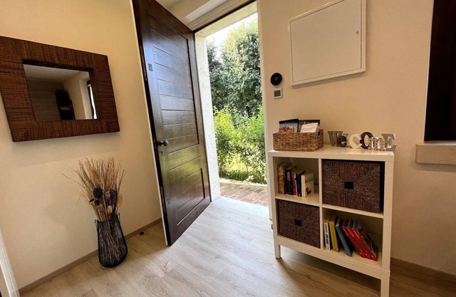 Bright and quiet apartment with garden, pets allowed.