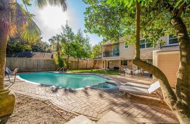 Bright and Spacious Home for w Pool -over 30 Nights-