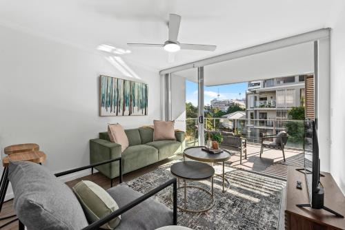 Bright and Stylish 2BR with Spacious Balcony and WiFi
