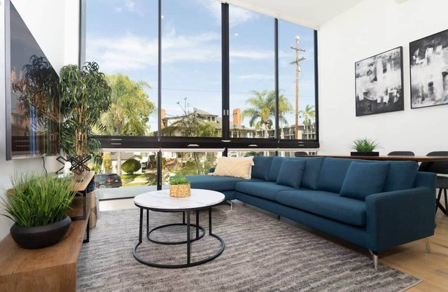 Bright and Trendy/Panoramic/Prime Location