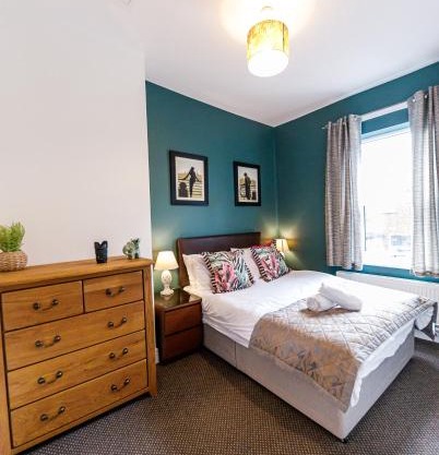 Bright and Well-Kept 3-Bed Property! Free Parking