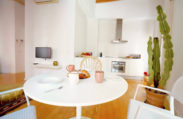 Bright Apartment in Palma Old Town, Wifi, Balcony, Spacious, Air Conditioning