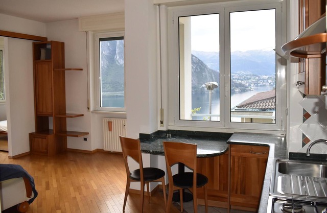 Bright Apartment with Lake View & Balcony