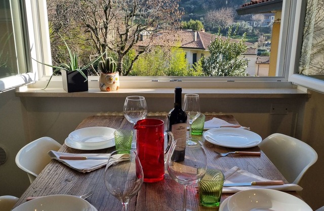 Bright apartment a stone's throw from Roman Theater