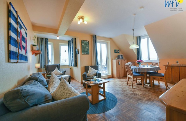 Bright apartment near the beach for up to five people!