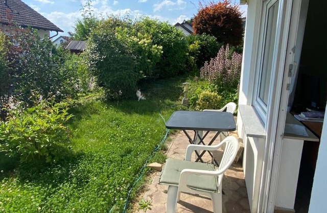 Bright apartment with garden in quiet wine village