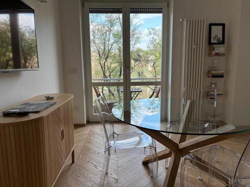 Bright Apartment with Balcony - Navigli Milan