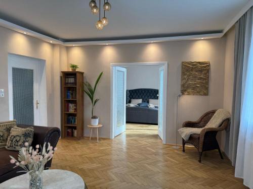 Bright apartment with parking near Schönbrunn