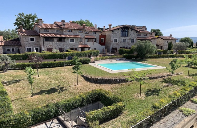 Bright Apt With Terrace and Shared Pool, Ficulle, Italy