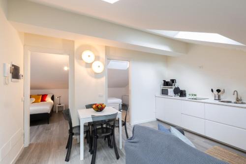 Bright Attic M4 - 2 Bedrooms