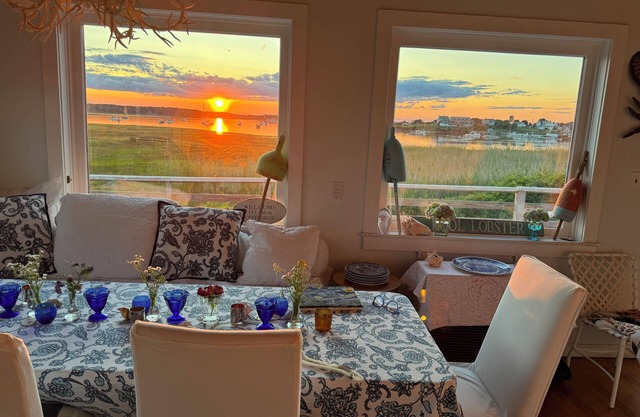 Bright Beach Cottage, Waterviews, Dog Ok, Honeymoon, Weddings