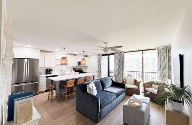 Bright & Beautiful Sanibel Island Beach Condo