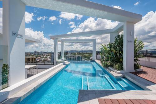Bright Bowen Hills Apartment, Close to City Life