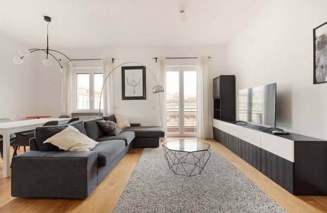 Bright, brand new Apartment- Milano Centrale