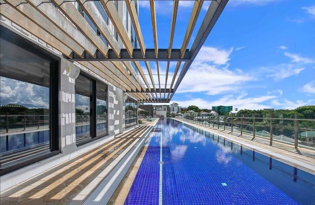 Bright Brisbane CBD resort-style escape