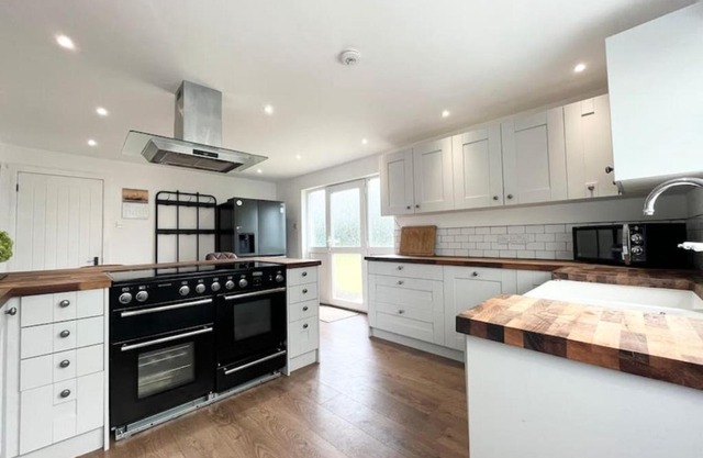 Bright Bungalow with 3 bedrooms and Garden in Porthlevan