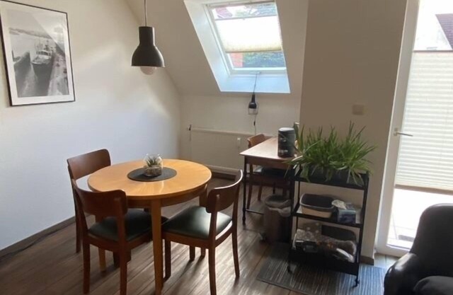 Bright, centrally located business apartment with balcony, 61m², max. 2 persons