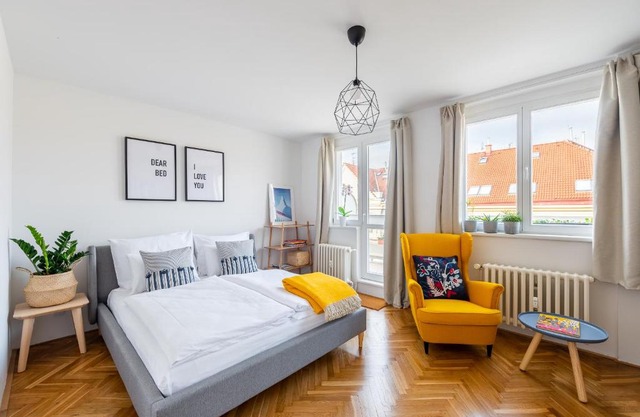 BRIGHT CHARMING Apt with TERRACE, PARKING & AirCo.