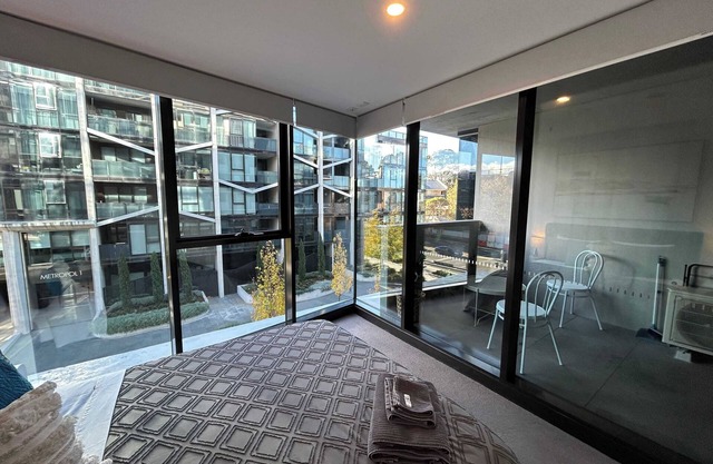Bright & Cosy City Pad | CBD | Pool | Shopping