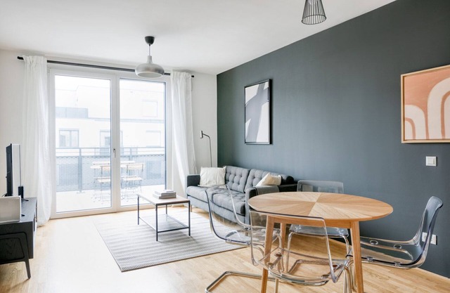 Bright Donaustadt 2BR w/Balcony, near Kirschblütenpark, by Blueground