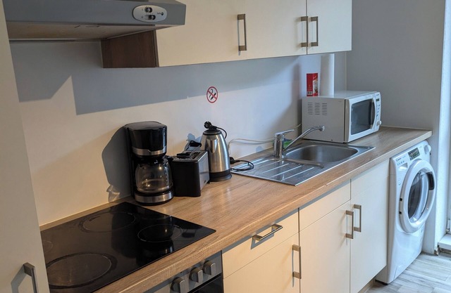 Bright family apartment between beach & city. 3 rooms, pet friendly!