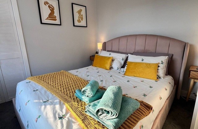 Bright, first floor, one bedroom flat in Wimborne.