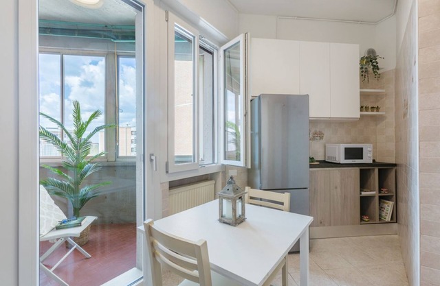 Bright Flat with Terrace