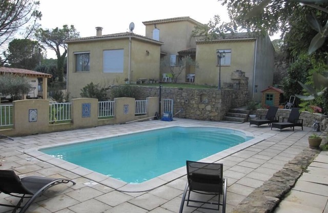 Bright contemporary villa, located on a hill overlooking the Rhone.