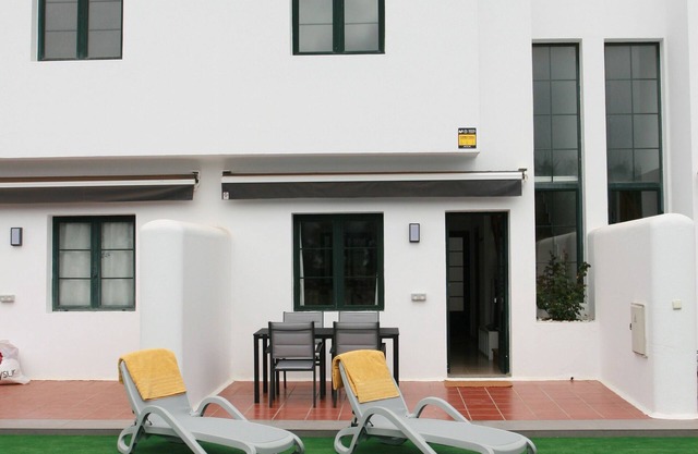 BRIGHT HOUSE WITH HEATED POOL 207
