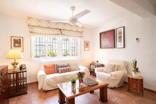 Bright house with patio by Conference Centre