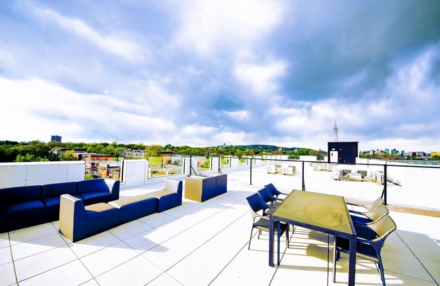 Bright! King bed *private office*terrace*gym*