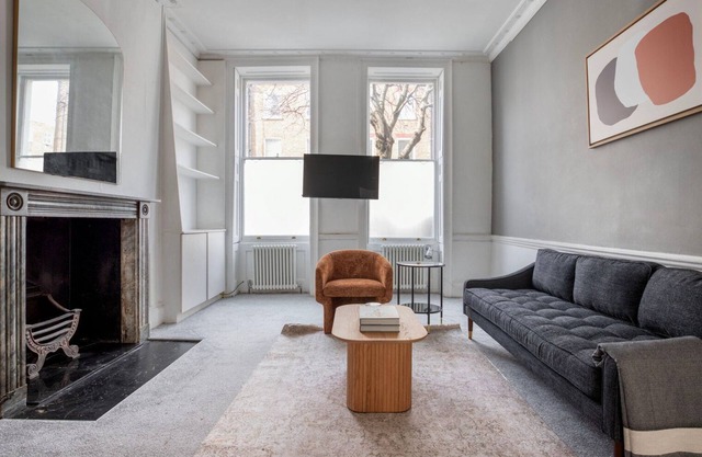 Bright Kings Cross 1BR w/Garden, 10 min to British Museum, by Blueground