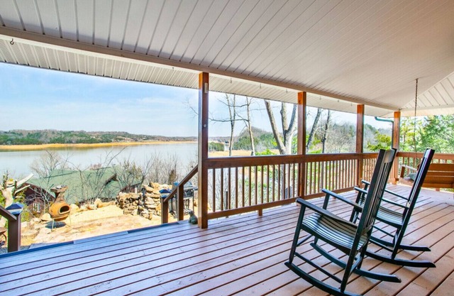 Bright Lake Cabin w/Hot Tub, Rockers & Water Slide on Douglas Lake