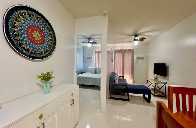 Bright Minimalist Condo with Netflix