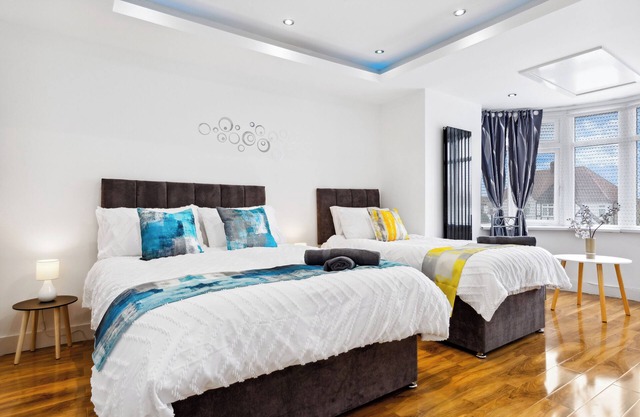 Bright Modern 4BR|2BA Gem in Wembley/Harrow - Perfect for Families - Sleeps 8