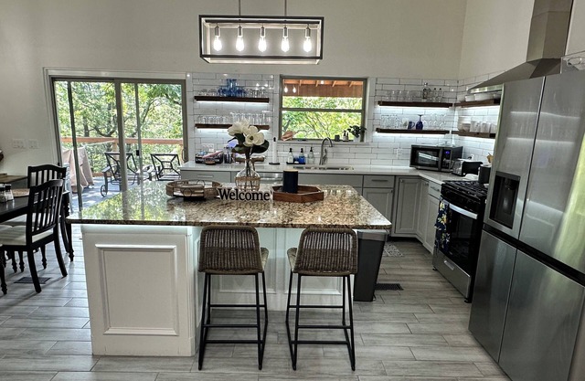 Bright, modern, and comfortable home on Lake Tenkiller
