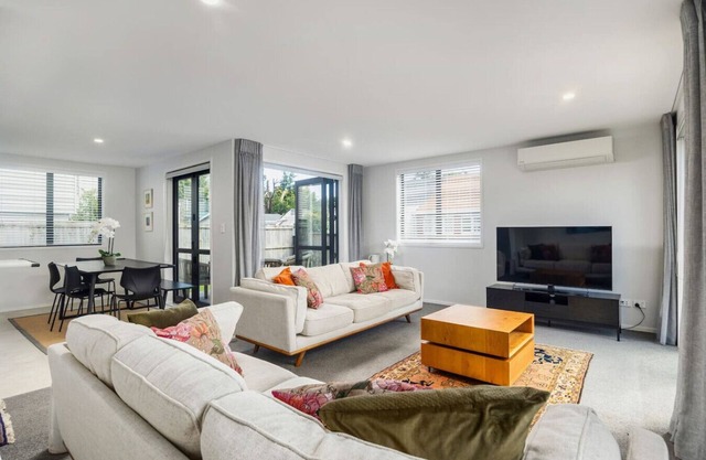 Bright & Modern City Fringe Home