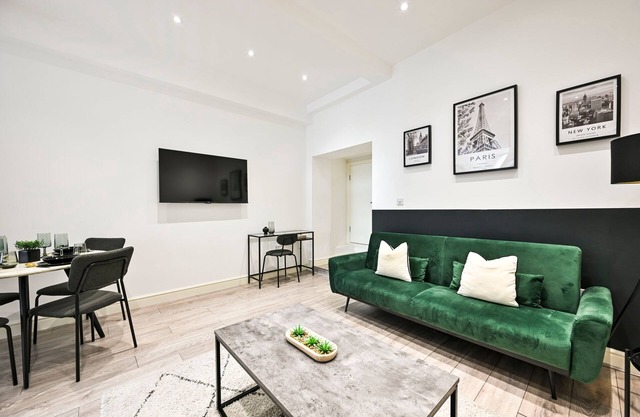 Bright Modern Flat in Ealing - Next to Tube and City Centre