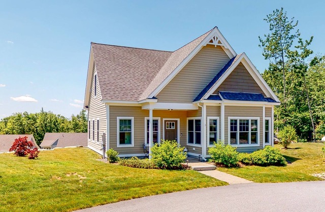 Bright & modern home near the coast with pool, WiFi, game room & gym