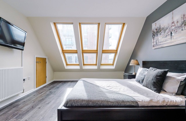 Bright & Modern Town House 5 Beds, Close To City & Universities