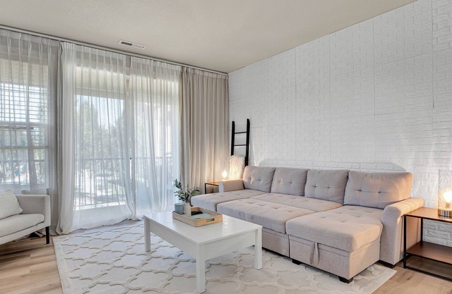 Bright & Modern Townhome in Central Location Beaverton, OR [3/3.5]