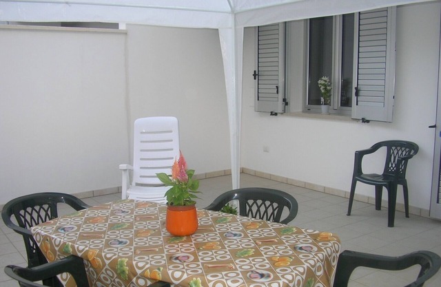 BRIGHT NEW BASEMENT WITH GARDEN 4 PLACES