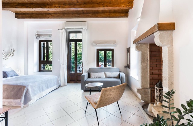 Bright newly decorated central apartment