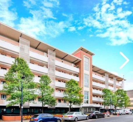 Bright, Nice Interior, Close to the City, 2 Bedroom Apartment