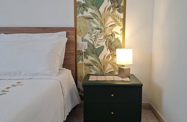 Bright one-bedroom apartment within walking distance of downtown