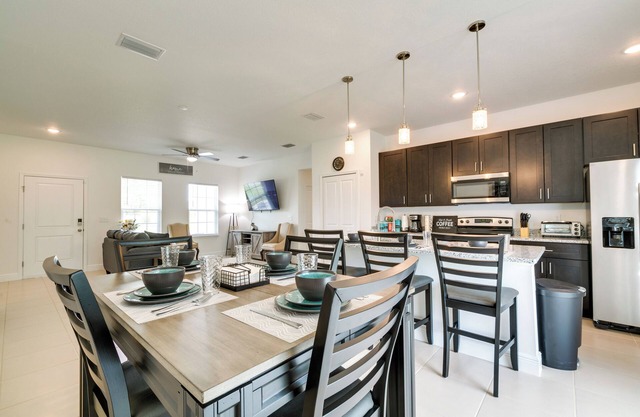 Bright, Pet-Friendly Home: 16 Mi to Downtown Ocala