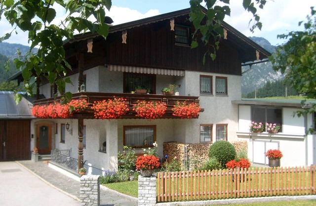Bright, quiet apartment (75m²) on the ground floor of a 2-family house in a country house style