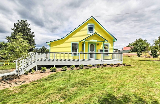 Bright Raymond Home, 1/2 Mi to Willapa River!